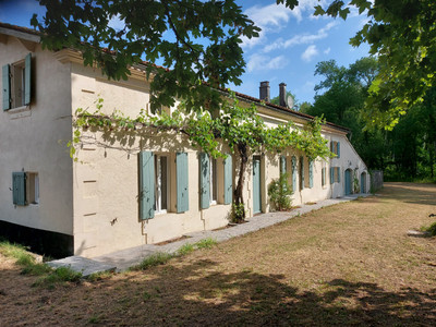 Maison à vendre à Lachaise, Charente, Poitou-Charentes, avec Leggett Immobilier