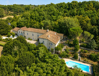 Propriété à vendre à Civray, Vienne - 735 000 € - photo n°2