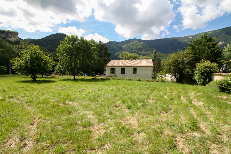Land for sale in Savoillan Vaucluse In a beautiful valley, close to