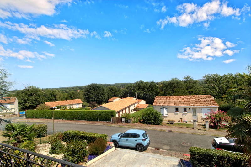 French property for sale in Manot, Charente - €169,000 - photo 2