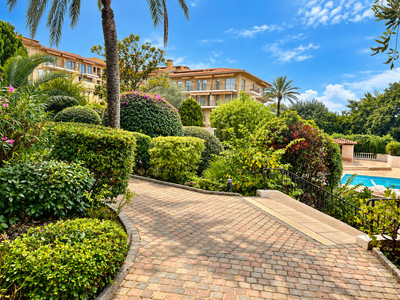 French property for sale in Saint-Tropez, Var - €289,000 - photo 5