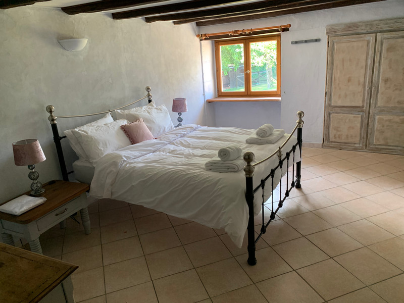 French property for sale in Les Essards, Charente - €285,000 - photo 8