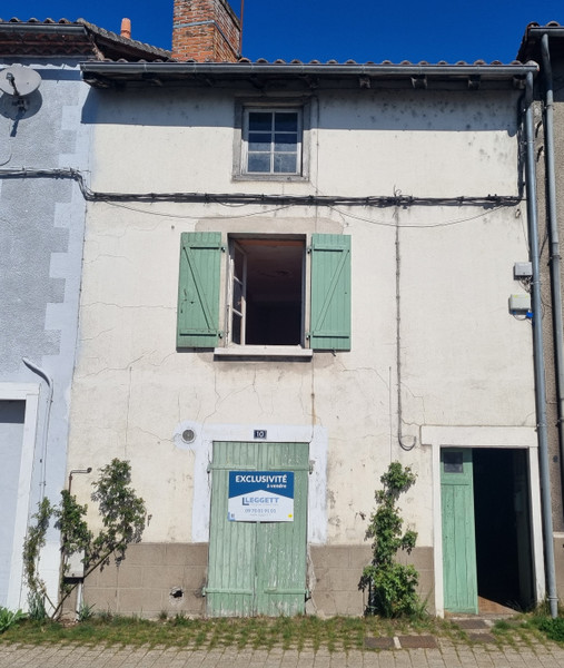 Maison à vendre à Chabanais, Charente - 36.600 € - photo 1