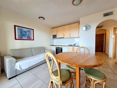 French property for sale in Canet-en-Roussillon, Pyrénées-Orientales - €196,000 - photo 2