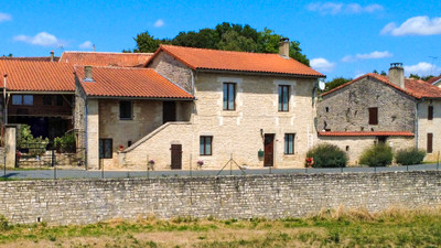 Maison à vendre à Nanteuil-en-Vallée, Charente, Poitou-Charentes, avec Leggett Immobilier