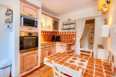 French property for sale in Rustrel, Vaucluse - €518,000 - photo 11