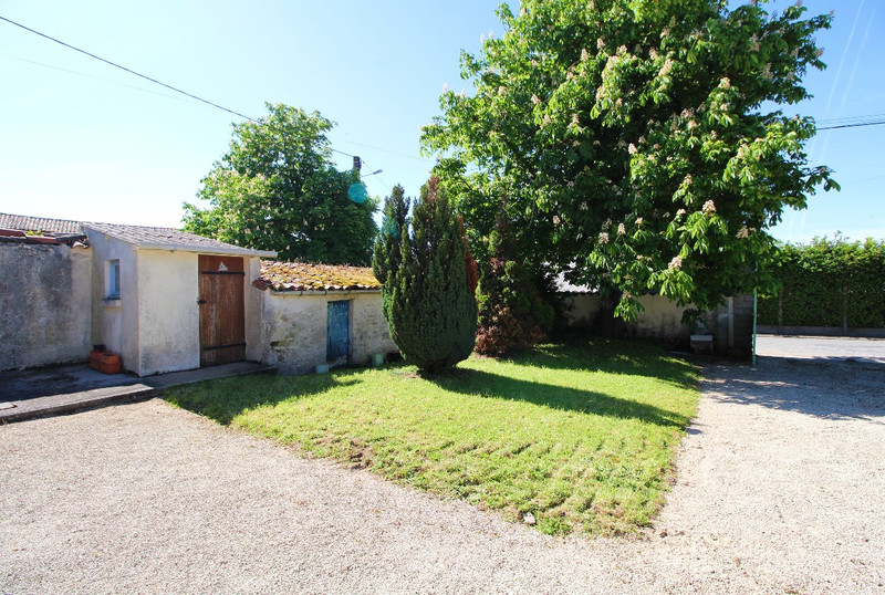 French property for sale in Lupsault, Charente - €77,000 - photo 2