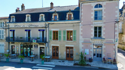 Immeuble à vendre à Saint-Savin, Vienne, Poitou-Charentes, avec Leggett Immobilier