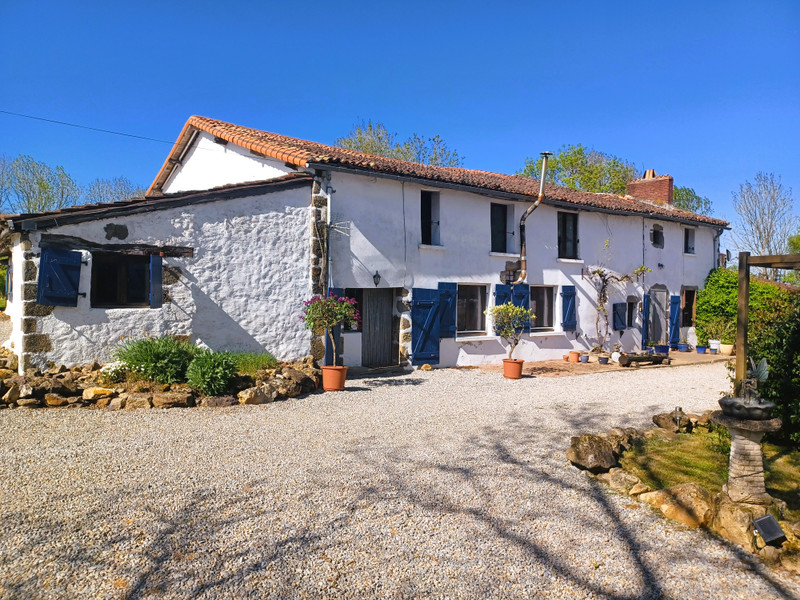 French property for sale in Saint-Martin-du-Fouilloux, Deux-Sèvres - €215,748 - photo 0