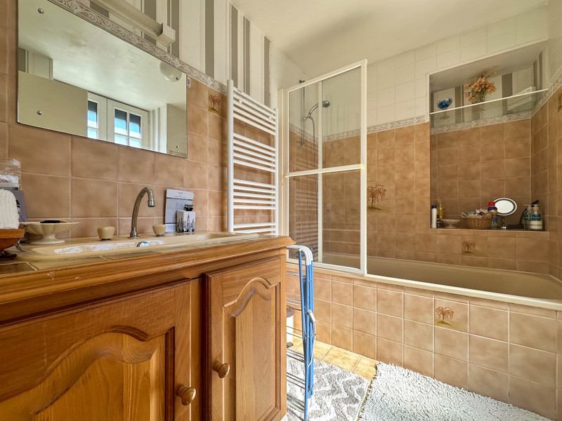 French property for sale in Varaize, Charente-Maritime - €174,960 - photo 11
