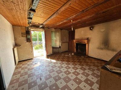 French property for sale in Chantonnay, Vendée - €46,600 - photo 1