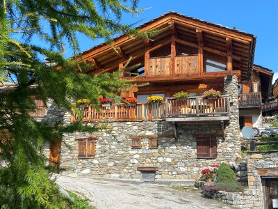 Luxurious, Exceptional SKI Chalet in Highly Sought After Area of Ste Foy Resort. Ski in Ski Out