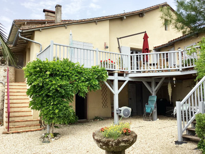 Maison à vendre à Aubeterre-sur-Dronne, Charente, Poitou-Charentes, avec Leggett Immobilier