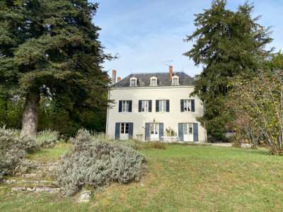 Maison de Maître from 1860, outbuilding and swimming pool in grounds of 3 hectares, 5 mn to Périgueux.