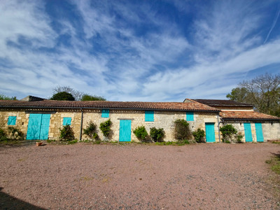French property for sale in Fontenay-le-Comte, Vendée - €284,000 - photo 1