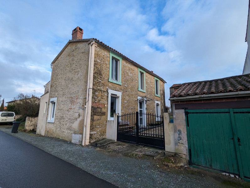 French property for sale in Thouarsais-Bouildroux, Vendée - €194,400 - photo 2