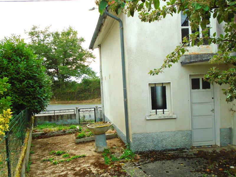 French property for sale in Millac, Vienne - €57,000 - photo 3