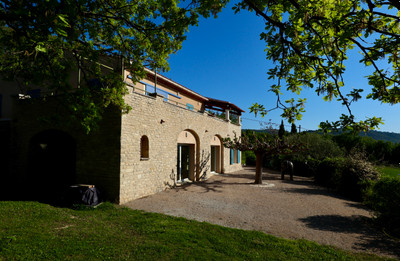 Provence: Villa avec grandezza en position dominante  sur 13.168 m2 terrain, piscine intérieure et ascenseur 