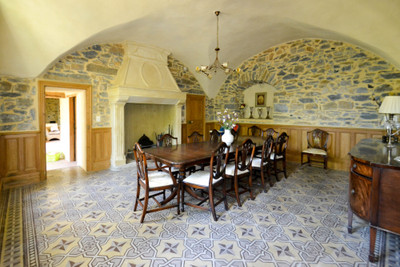 Maison de maître en pierre magnifiquement restaurée avec terrain et piscine, près d'Anduze