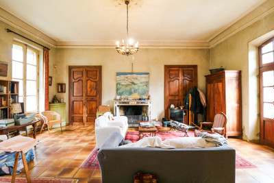 French property for sale in Tarascon, Bouches-du-Rhône - €457,000 - photo 1