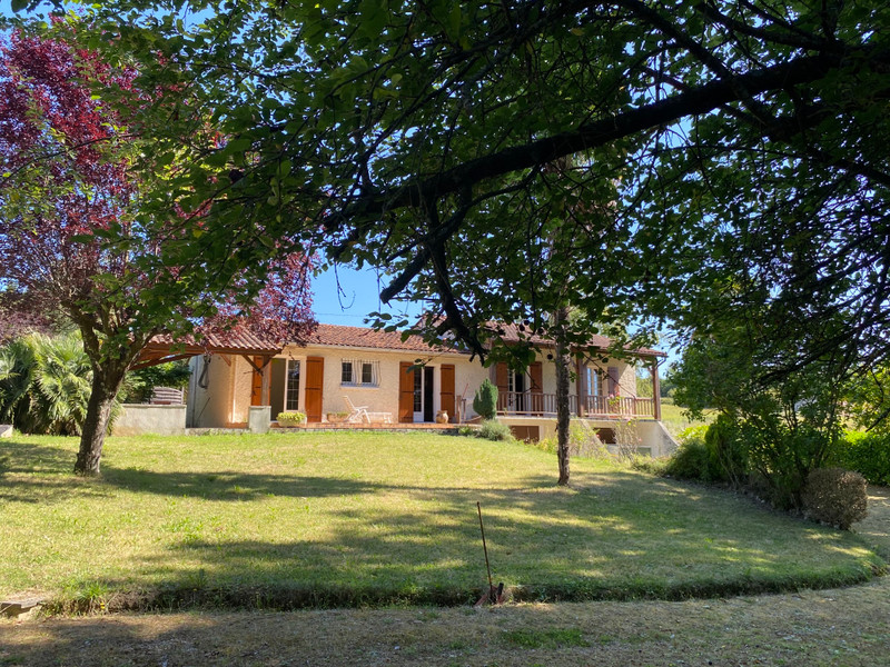 Maison à vendre à Touvérac, Charente - 256 800 € - photo 1