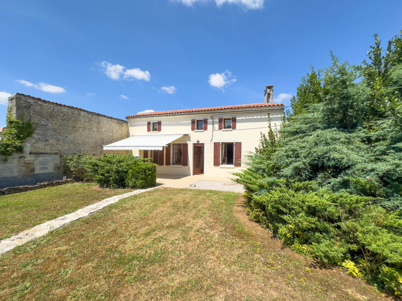 Maison à vendre à Migron, Charente-Maritime - 265.000 € - photo 1