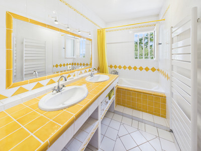 French property for sale in Le Cannet-des-Maures, Var - €689,000 - photo 6
