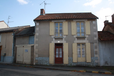 Maison à vendre à Adriers, Vienne, Poitou-Charentes, avec Leggett Immobilier