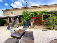 Maison à vendre à Montbron, Charente - 267.500 € - photo 1
