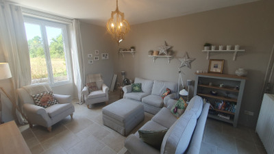 ACCEPTED OFFER - Superb estate in a private setting on 8 hect of land. Pool. Business potential.  