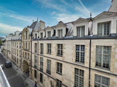Paris 4, Ile Saint Louis, Duplex with character, 2 bedrooms, 3rd and 4th floor, 64m2 on floor, 47m2Carrez