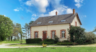Maison à vendre à Bourges, Cher, Centre, avec Leggett Immobilier