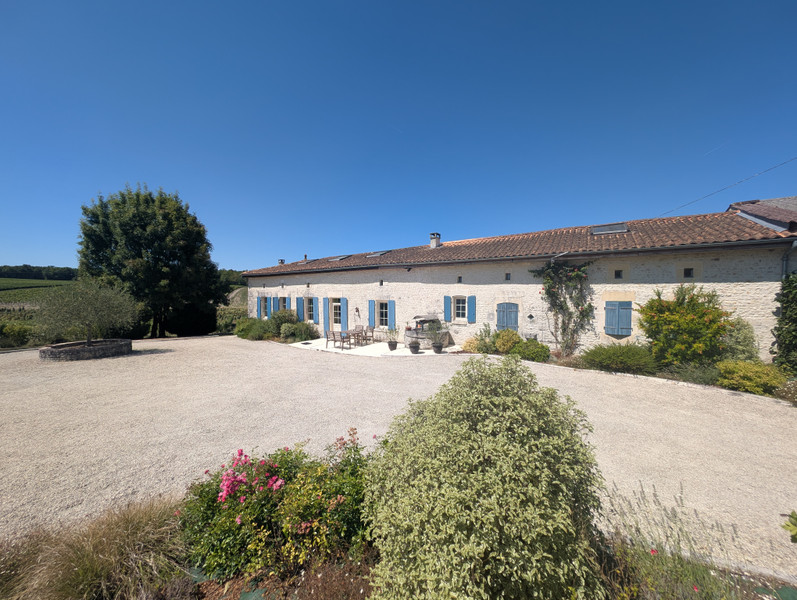 Maison à vendre à Saint-Germain-de-Vibrac, Charente-Maritime - 299.000 € - photo 1