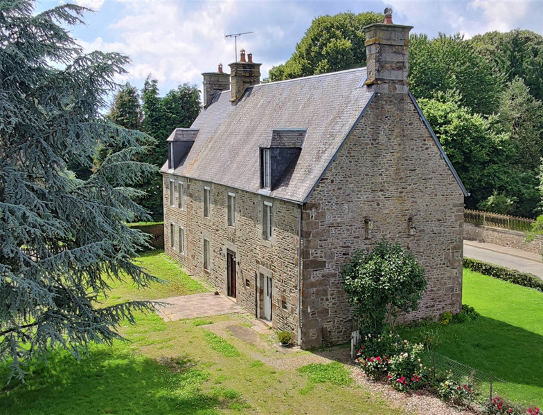 House for sale in Vire Normandie Calvados A large farmhouse on 3187