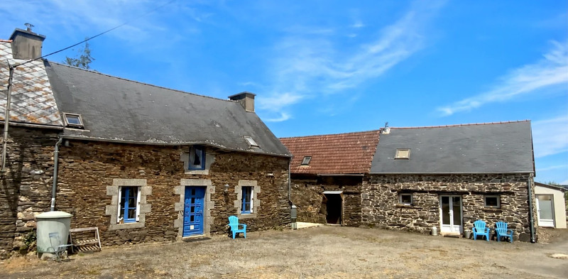 French property for sale in Merléac, Côtes-d'Armor - €244,495 - photo 0