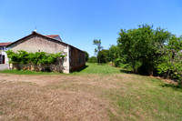 Maison à vendre à Montbron, Charente - 93.500 € - photo 7