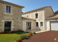 Propriété à vendre à Les Pins, Charente - 270 000 € - photo n°1