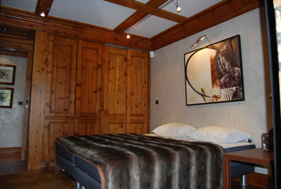 Exclusive 4 bedroom detached chalet in the centre of Courchevel 1850 close to ski piste & commerces.