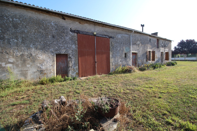 French property for sale in Theil-Rabier, Charente - €56,600 - photo 2