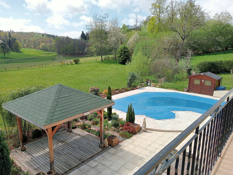 French property for sale in Neuvic, Corrèze - €360,400 - photo 2