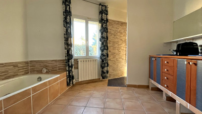 French property for sale in Avignon, Vaucluse - €395,000 - photo 3