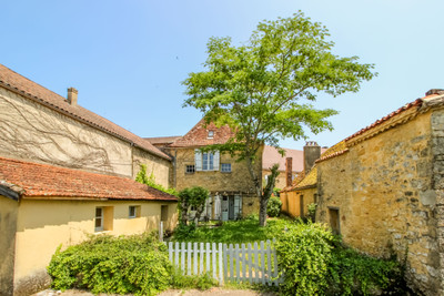 French property for sale in Mauzac-et-Grand-Castang, Dordogne - €200,000 - photo 2