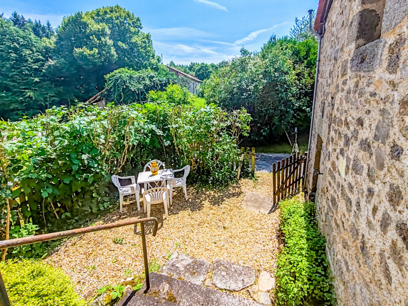 French property for sale in Saint-Estèphe, Dordogne - €82,500 - photo 1