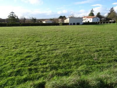Terrain à vendre à Brie, Charente, Poitou-Charentes, avec Leggett Immobilier