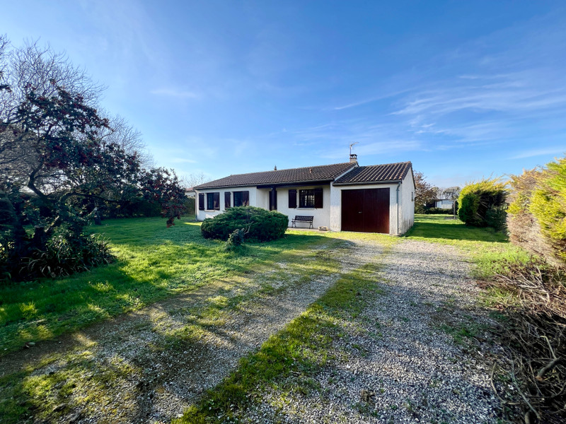 French property for sale in Tonnay-Boutonne, Charente-Maritime - €205,200 - photo 0
