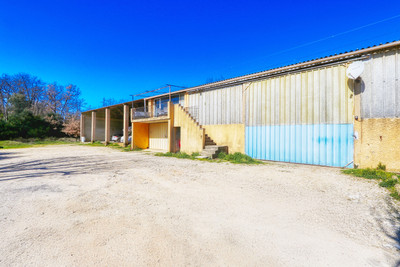 French property for sale in Apt, Vaucluse - €750,000 - photo 4