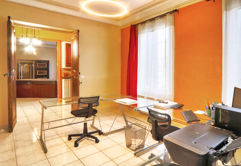 French property for sale in Apt, Vaucluse - €895,000 - photo 6