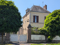 Maison à vendre à Mortagne-au-Perche, Orne - 330.000 € - photo 1