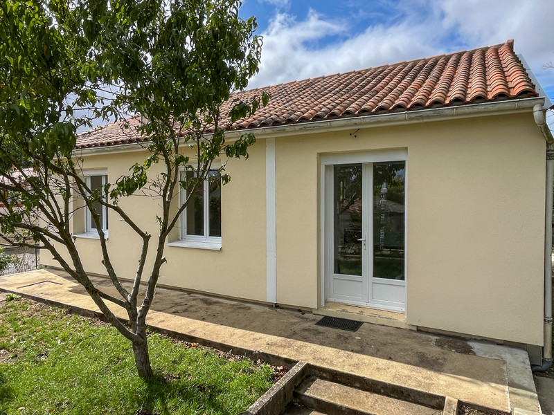 Maison à vendre à Courcôme, Charente - 93.500 € - photo 1