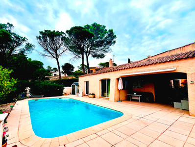 French property for sale in Saint-Raphaël, Var - €930,000 - photo 1